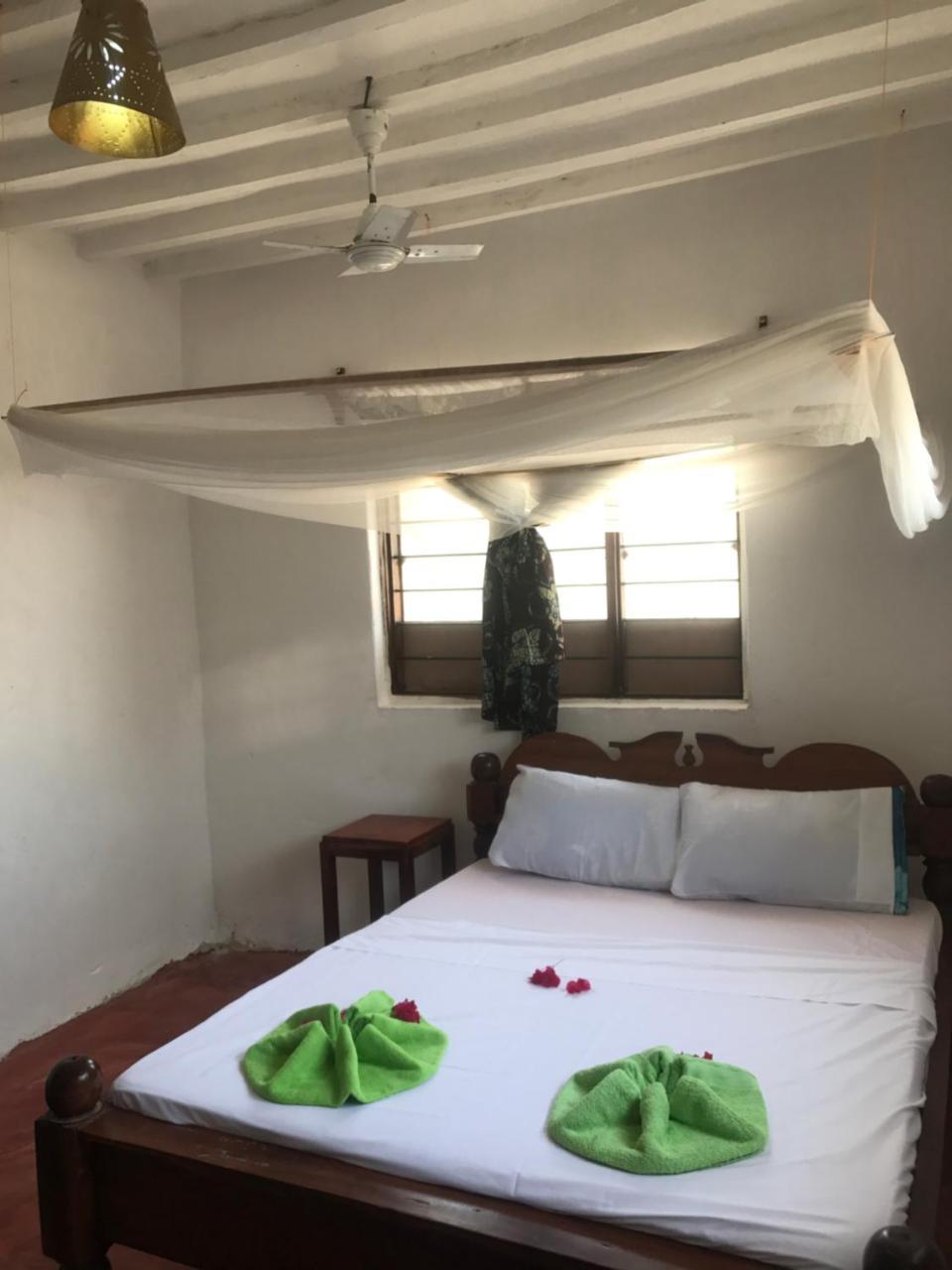 גאמביאני Moringe Home Stay - Village House מראה חיצוני תמונה