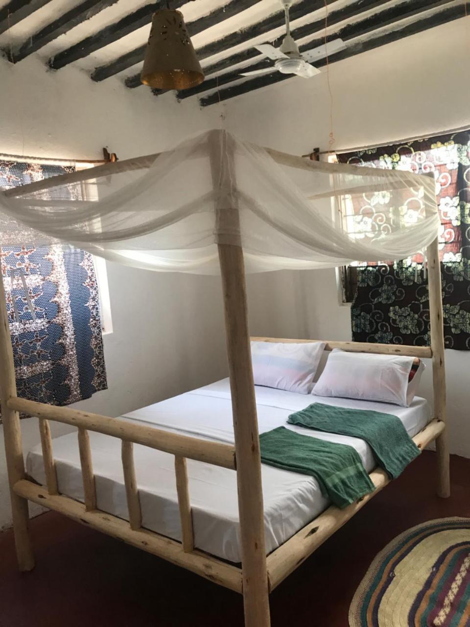 גאמביאני Moringe Home Stay - Village House מראה חיצוני תמונה
